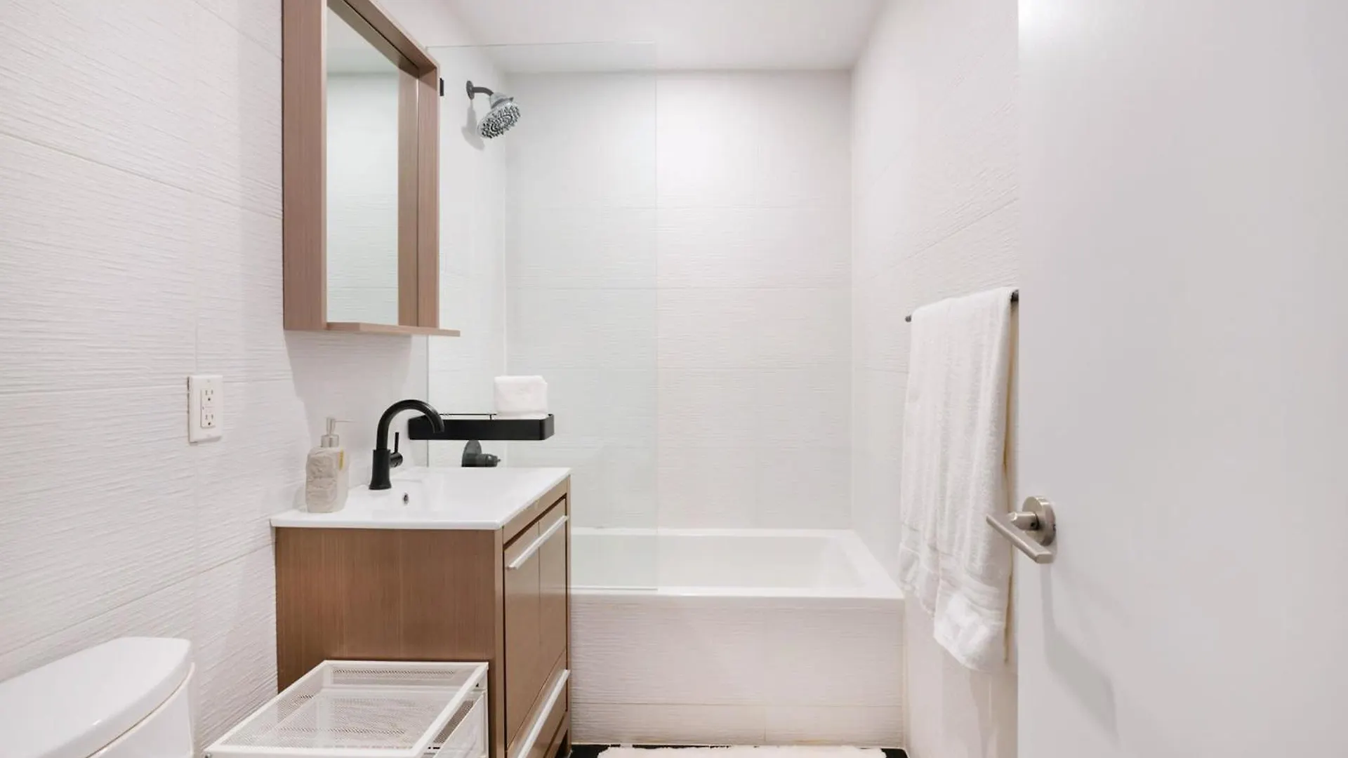 Ferienwohnung 13-3 I Brand New 4Br 3 Baths Duplex Private Roof Deck New York 0*,  USA